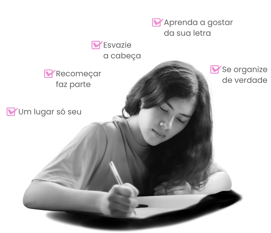 Caderno A5 aberto em uso real com washi tape colorida, caneta e letra imperfeita — luz natural lateral